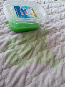 泡泡膠不小心弄到沙發(fā)墊子怎么去掉